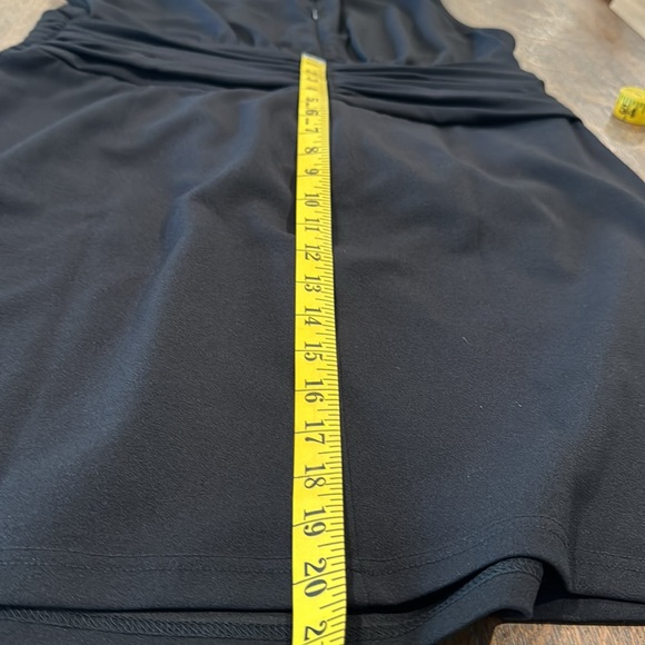 Nicole Miller Sleeveless Ruched Dress. Size 12 - Picture 14 of 14